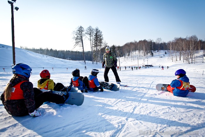 Žagarkalna trasēs gaidīti gan lieli, gan mazi slēpotāji un snovotāji. Mazie, kuri vēl tikai tikai kāps uz slēpēm vai snova, aicināti uz Bērnu slēpošan 87250