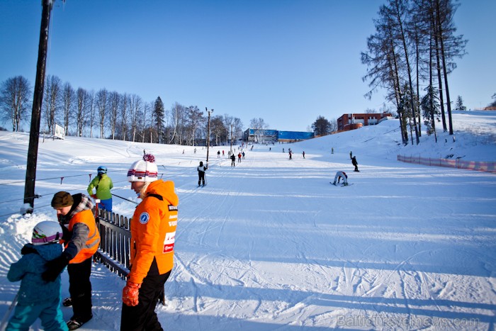 Žagarkalna trasēs gaidīti gan lieli, gan mazi slēpotāji un snovotāji. Mazie, kuri vēl tikai tikai kāps uz slēpēm vai snova, aicināti uz Bērnu slēpošan 87255