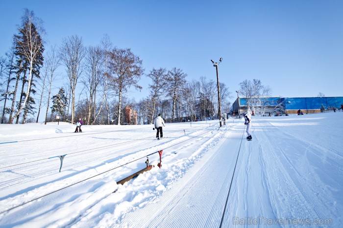 Žagarkalna trasēs gaidīti gan lieli, gan mazi slēpotāji un snovotāji. Mazie, kuri vēl tikai tikai kāps uz slēpēm vai snova, aicināti uz Bērnu slēpošan 87256