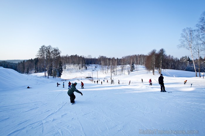 Žagarkalna trasēs gaidīti gan lieli, gan mazi slēpotāji un snovotāji. Mazie, kuri vēl tikai tikai kāps uz slēpēm vai snova, aicināti uz Bērnu slēpošan 87257