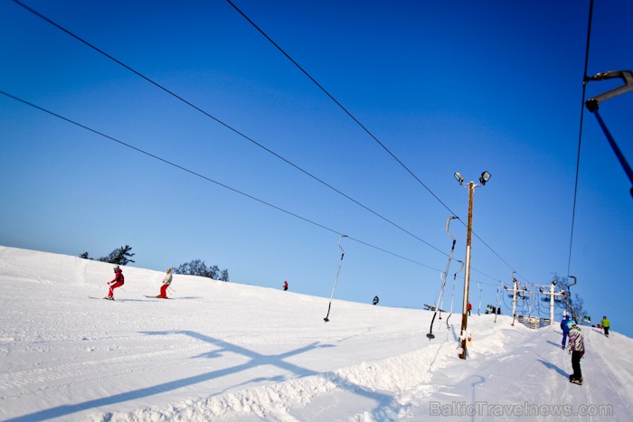 Žagarkalna trasēs gaidīti gan lieli, gan mazi slēpotāji un snovotāji. Mazie, kuri vēl tikai tikai kāps uz slēpēm vai snova, aicināti uz Bērnu slēpošan 87270