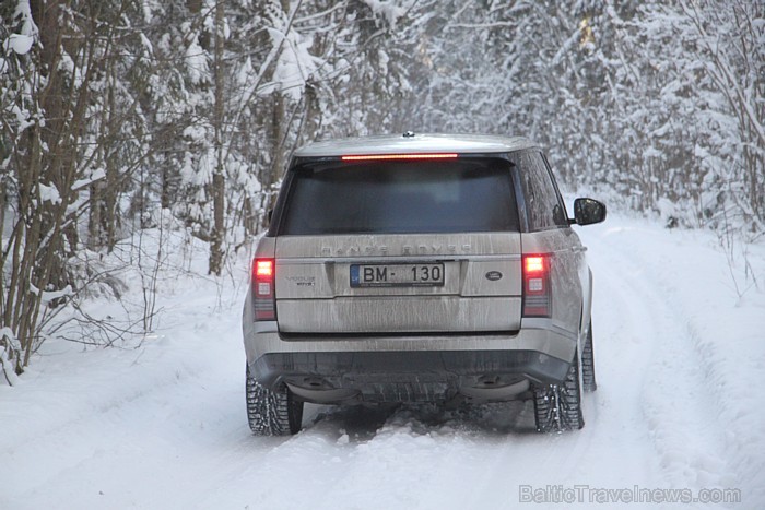 Jaunajam Range Rover ir skaidra un eleganta forma, kas izriet no jaunas Range Rover dizaina iezīmju interpretācijas, taču ievērības cienīgs ir «liekās 87388