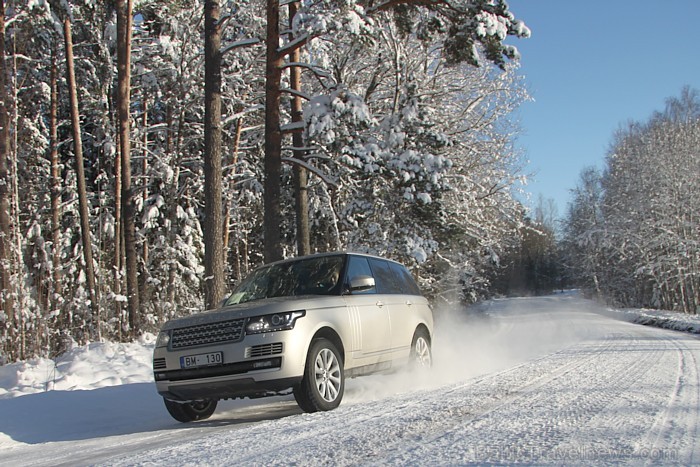 Travelnews.lv testē jauno Range Rover SDV8 Vogue Kurzemes ceļos 87410