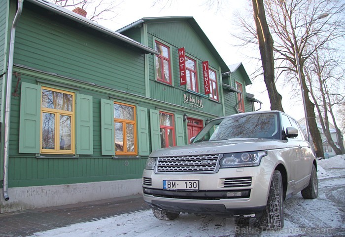 Jaunais Range Rover SDV8 Vogue pie Ventspils viesnīcas «Raibie logi» - www.raibielogi.lv 87414