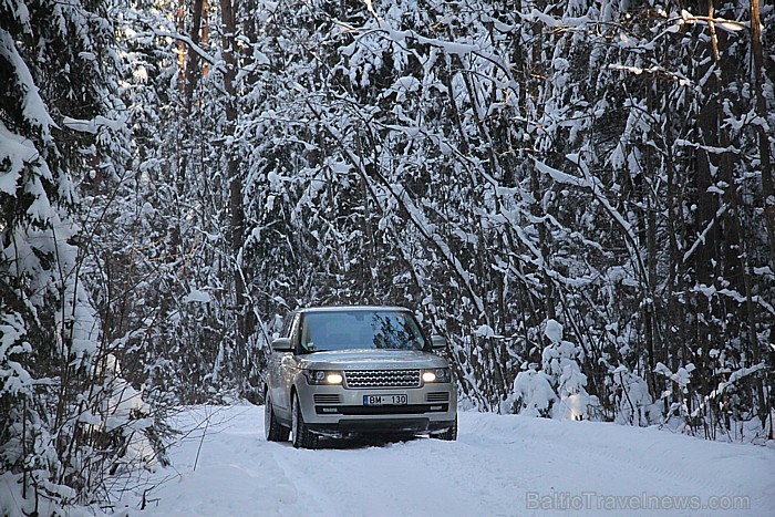 Range Rover SDV8 Vogue ir automašīna turīgiem cilvēkiem, kurus neapdraud saimnieciskā krīze un viņiem ir laiks baudīt dzīvi harmoniskā noskaņojumā 87429