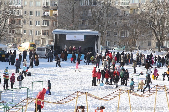 Svētdien, 27.01.2013, vairāk nekā 1000 Vecmīlgrāvja iedzīvotāju ar prieku nodevās 