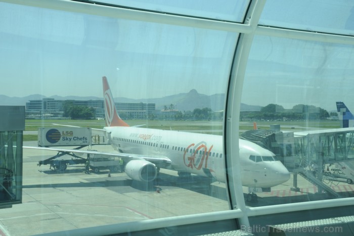 Lidmašīna Santos Dumont lidostā, kas atrodas pilsētas centrā uz mākslīgi veidotas salas - www.traveltime.lv 89352