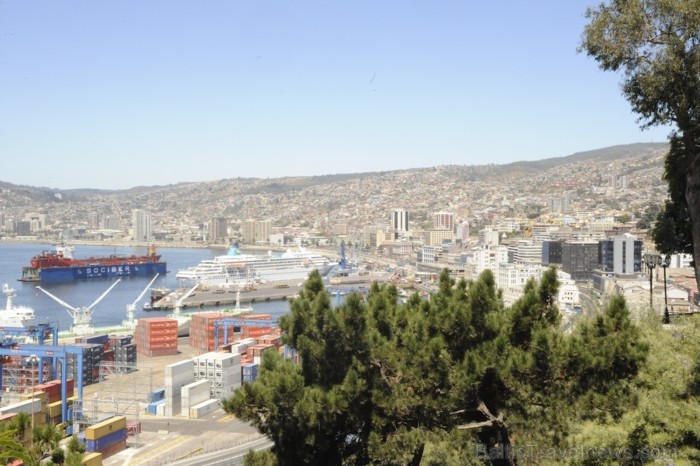Skats uz Valparaiso ostu un pilsētas ainavu - www.traveltime.lv 89376
