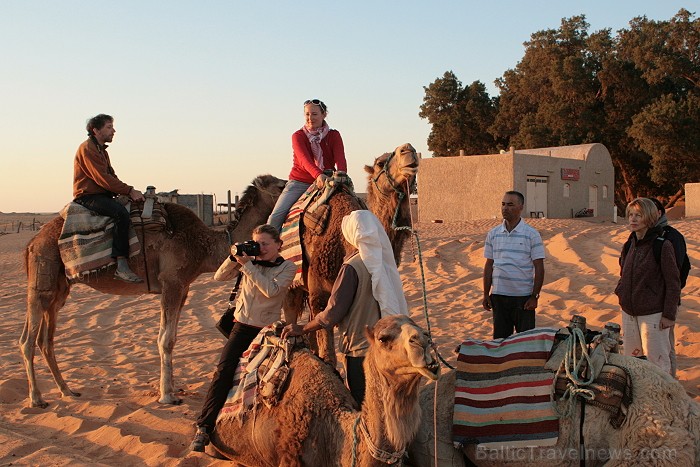 Dodies ar kamieli iepazīt Sahāras saullēktu Tunisijā. Vairāk informācijas par Tunisiju kā tūrisma galamērķi www.tourisme.gov.tn 90029