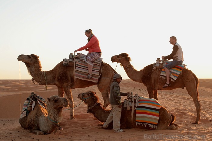 Dodies ar kamieli iepazīt Sahāras saullēktu Tunisijā. Vairāk informācijas par Tunisiju kā tūrisma galamērķi www.tourisme.gov.tn 90030
