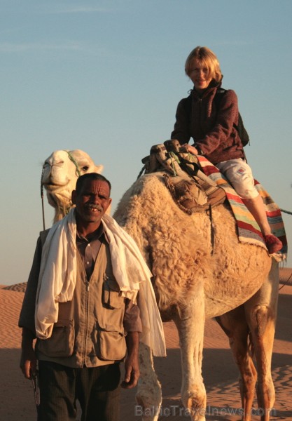 Dodies ar kamieli iepazīt Sahāras saullēktu Tunisijā. Vairāk informācijas par Tunisiju kā tūrisma galamērķi www.tourisme.gov.tn 90033