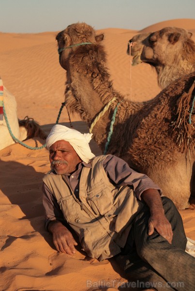 Dodies ar kamieli iepazīt Sahāras saullēktu Tunisijā. Vairāk informācijas par Tunisiju kā tūrisma galamērķi www.tourisme.gov.tn 90046