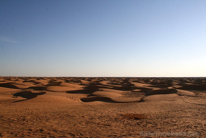Dodies ar kamieli iepazīt Sahāras saullēktu Tunisijā. Vairāk informācijas par Tunisiju kā tūrisma galamērķi www.tourisme.gov.tn 90052