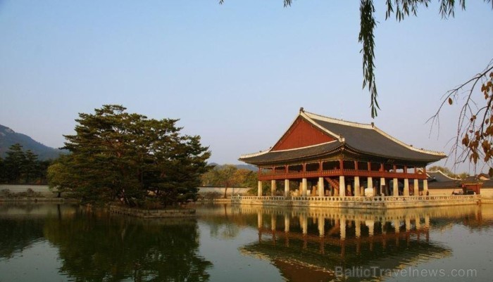 Gyeongbokgung pils. Šī bijusi  Joseon dinastijas pils – galvenā mītnes vieta. Šeit karalis satika savu galmeniekus un vadīja valsts pārvaldi - www.vis 90179