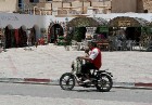 Douz – ir tipisks Tunisijas ciemats tuksnesī: tirdziņos šeit var nopirkt berberu rotaslietas un kamieļu ādas izstrādājumus, iedzīvotāji audzina vēja s 18