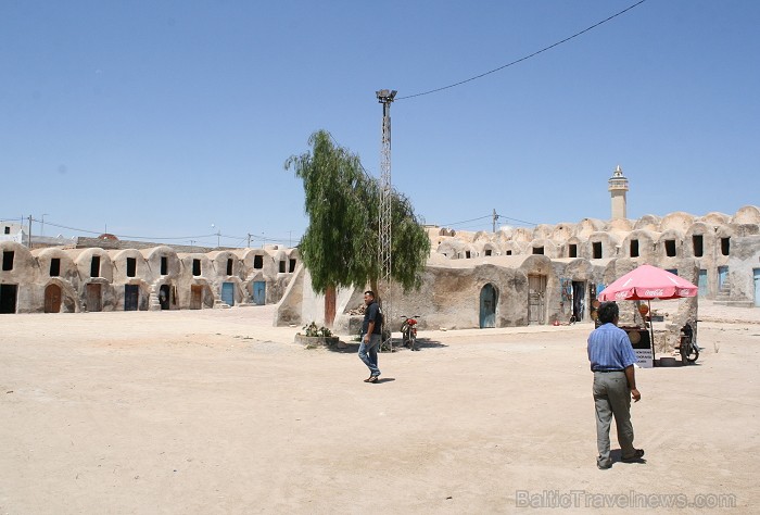 Medenina ir Tunisijas pilsēta, uz kuru ceļotāji dodas brīnumaino panorāmu meklējumos. Te var atrast berberu un romiešu kultūru pieminekļus. Šodien ied 90312