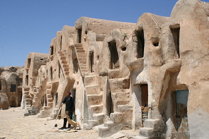 Medenina ir Tunisijas pilsēta, uz kuru ceļotāji dodas brīnumaino panorāmu meklējumos. Te var atrast berberu un romiešu kultūru pieminekļus. Šodien ied 90322