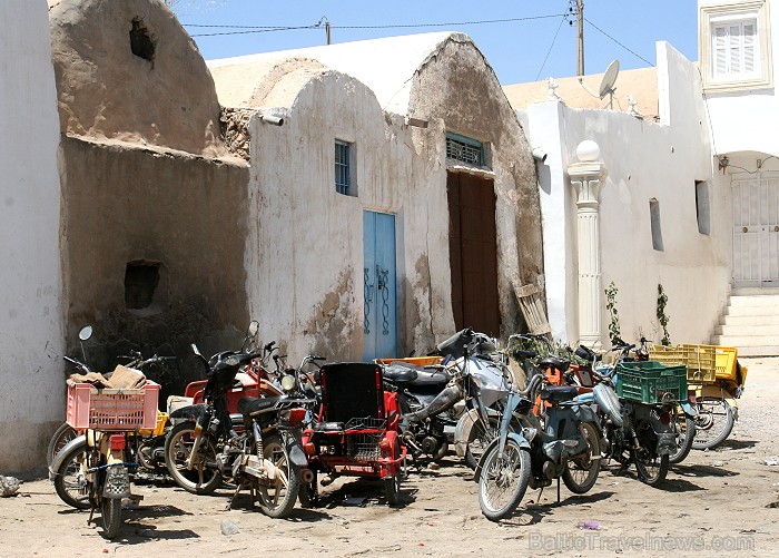 Medenina ir Tunisijas pilsēta, uz kuru ceļotāji dodas brīnumaino panorāmu meklējumos. Te var atrast berberu un romiešu kultūru pieminekļus. Šodien ied 90325