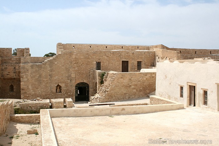 Ghazi Mustapha Fort ir nozīmīgs tūrisma objekts Džerbas salā (Tunisija). Tas tika celts 15.gds., kad sultāns Abu Fares gatavojās cīņai pret spāņu kara 90361