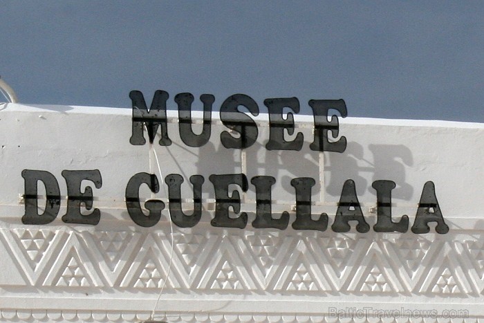 Guellala ciematā (Džerba, Tunisija) atrodas etnogrāfijas muzejs. Te var iepazīt Tunisijas tautas vēsturi: tradīcijas, paražas, kāzu rituālus, bērna pi 90429