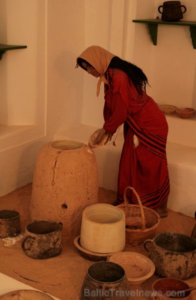 Guellala ciematā (Džerba, Tunisija) atrodas etnogrāfijas muzejs. Te var iepazīt Tunisijas tautas vēsturi: tradīcijas, paražas, kāzu rituālus, bērna pi 90430