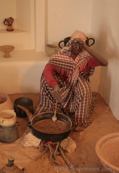 Guellala ciematā (Džerba, Tunisija) atrodas etnogrāfijas muzejs. Te var iepazīt Tunisijas tautas vēsturi: tradīcijas, paražas, kāzu rituālus, bērna pi 90431