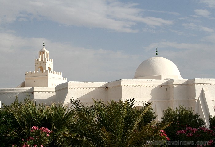 Guellala ciematā (Džerba, Tunisija) atrodas etnogrāfijas muzejs. Te var iepazīt Tunisijas tautas vēsturi: tradīcijas, paražas, kāzu rituālus, bērna pi 90438