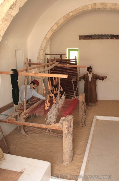 Guellala ciematā (Džerba, Tunisija) atrodas etnogrāfijas muzejs. Te var iepazīt Tunisijas tautas vēsturi: tradīcijas, paražas, kāzu rituālus, bērna pi 90451