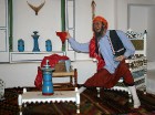 Guellala ciematā (Džerba, Tunisija) atrodas etnogrāfijas muzejs. Te var iepazīt Tunisijas tautas vēsturi: tradīcijas, paražas, kāzu rituālus, bērna pi 14