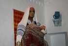 Guellala ciematā (Džerba, Tunisija) atrodas etnogrāfijas muzejs. Te var iepazīt Tunisijas tautas vēsturi: tradīcijas, paražas, kāzu rituālus, bērna pi 15