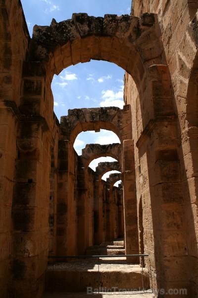 Mazā Tunisijas pilsētā El-Jem atrodas liels un slavens kolizejs. Tas tika uzcelts pirms 1800 gadiem. Tieši šajā kolizejā tika uzņemta slavena Holivuda 90490