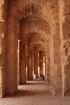 Mazā Tunisijas pilsētā El-Jem atrodas liels un slavens kolizejs. Tas tika uzcelts pirms 1800 gadiem. Tieši šajā kolizejā tika uzņemta slavena Holivuda 6