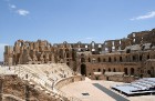 Mazā Tunisijas pilsētā El-Jem atrodas liels un slavens kolizejs. Tas tika uzcelts pirms 1800 gadiem. Tieši šajā kolizejā tika uzņemta slavena Holivuda 8