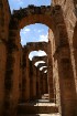 Mazā Tunisijas pilsētā El-Jem atrodas liels un slavens kolizejs. Tas tika uzcelts pirms 1800 gadiem. Tieši šajā kolizejā tika uzņemta slavena Holivuda 13