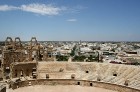 Mazā Tunisijas pilsētā El-Jem atrodas liels un slavens kolizejs. Tas tika uzcelts pirms 1800 gadiem. Tieši šajā kolizejā tika uzņemta slavena Holivuda 16