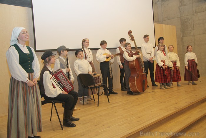 Filmas «Latgale. Trīs stāsti» pirmizrāde notika 15.03.2013 Rēzeknē, kur pulcējās liels skaits latgaliešu un Latgales patriotu, lai novērtētu filmu 90559