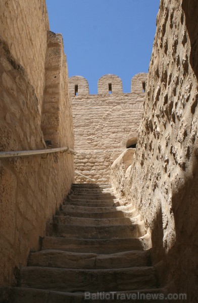 Susa ir Tunisijas trešā lielākā pilsēta. Tās vecpilsēta atrodas aiz 2 km garas aizsargsienas, kura tika uzcelta 859. gadā. Vecpilsēta ir iekļauta UNES 90715