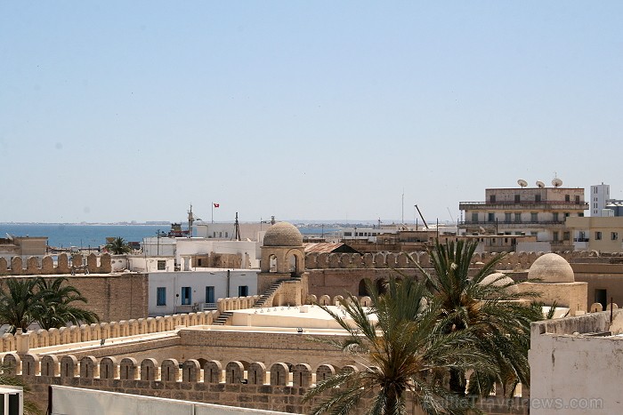 Susa ir Tunisijas trešā lielākā pilsēta. Tās vecpilsēta atrodas aiz 2 km garas aizsargsienas, kura tika uzcelta 859. gadā. Vecpilsēta ir iekļauta UNES 90718