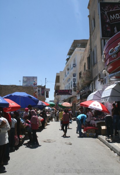 Susa ir Tunisijas trešā lielākā pilsēta. Tās vecpilsēta atrodas aiz 2 km garas aizsargsienas, kura tika uzcelta 859. gadā. Vecpilsēta ir iekļauta UNES 90725