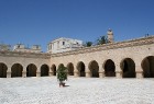 Susa ir Tunisijas trešā lielākā pilsēta. Tās vecpilsēta atrodas aiz 2 km garas aizsargsienas, kura tika uzcelta 859. gadā. Vecpilsēta ir iekļauta UNES 5