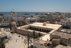 Susa ir Tunisijas trešā lielākā pilsēta. Tās vecpilsēta atrodas aiz 2 km garas aizsargsienas, kura tika uzcelta 859. gadā. Vecpilsēta ir iekļauta UNES 23