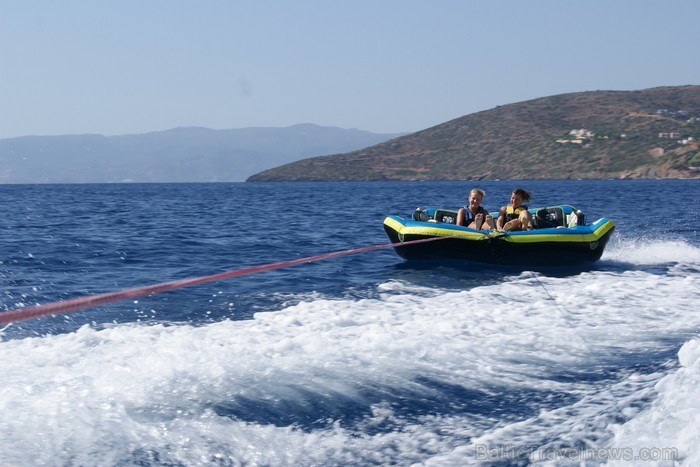 Krētas greznais kūrorts Elunda piedāvā dažādas atrakcijas uz ūdens gan ģimenēm ar bērniem, gan adrenalīna cienītājiem www.visitgreece.gr 91028