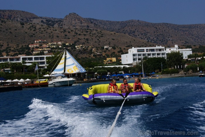 Krētas greznais kūrorts Elunda piedāvā dažādas atrakcijas uz ūdens gan ģimenēm ar bērniem, gan adrenalīna cienītājiem www.visitgreece.gr 91032