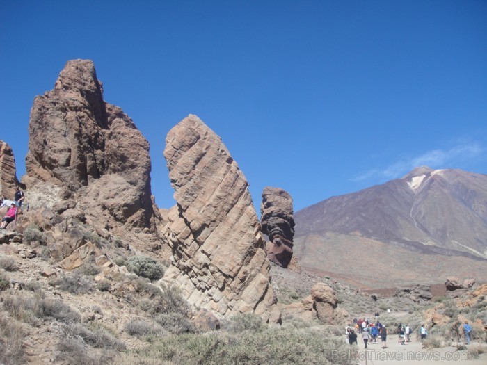 Roques de Garcia- interesantie klints veidojumi. Tālumā- vulkāns, kas devis parkam Teides vārdu, sniedzas 3 718 m augstumā. Visapmeklētākais parks Spā 91112