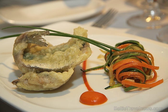 Otrais pamatēdiens: Baltijas reņģītes kraukšķīgā tempura mīklā ar tradicionālo dārzeņu šifonādi + alus izvēle - Užavas alus 