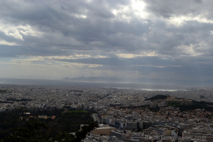 Skats no Atēnu augstākās virsotnes (Lykavittos kalns, 277 metri virs jūras līmeņa) uz Atēnu dienvidu daļu www.visitgreece.gr 91436