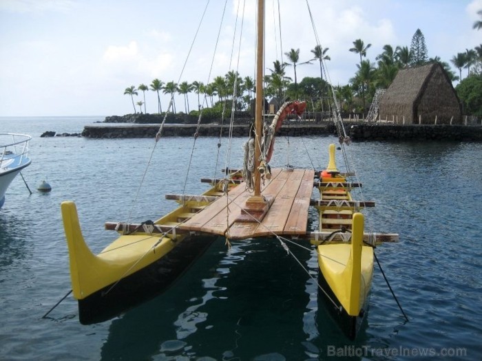 Mēģini iztēloties, kā ar šādu dvīņu laivu pirms 2000 gadiem pirmhavajieši nokuģoja 6000 Klusā okeāna kilometrus nezināmājā, lai atrastu šo salu arhipe 91496
