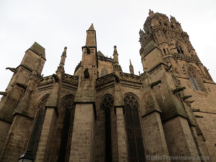 Grandioza Rodezas katedrāle, kas paceļas virs nelielas viesmīlīgas pilsētas, ir gotiskās arhitektūras brīnums. Tās ēka ir uzcelta 12. gadsimtā un ir v 91818