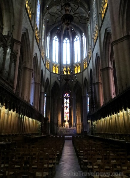 Grandioza Rodezas katedrāle, kas paceļas virs nelielas viesmīlīgas pilsētas, ir gotiskās arhitektūras brīnums. Tās ēka ir uzcelta 12. gadsimtā un ir v 91834