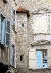 Villefranche de Rouergue ir brīnišķīga Tulūzas pilsēta ar šaurām, bruģētām ieliņām, viduslaiku ēkām un Aveyron upes tiltiem 24